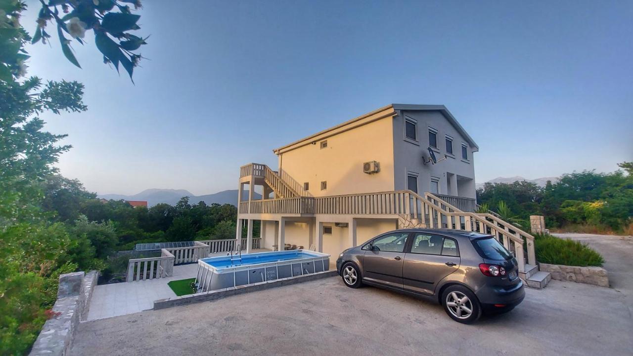 Dk Apartments Krasici Тиват Екстериор снимка