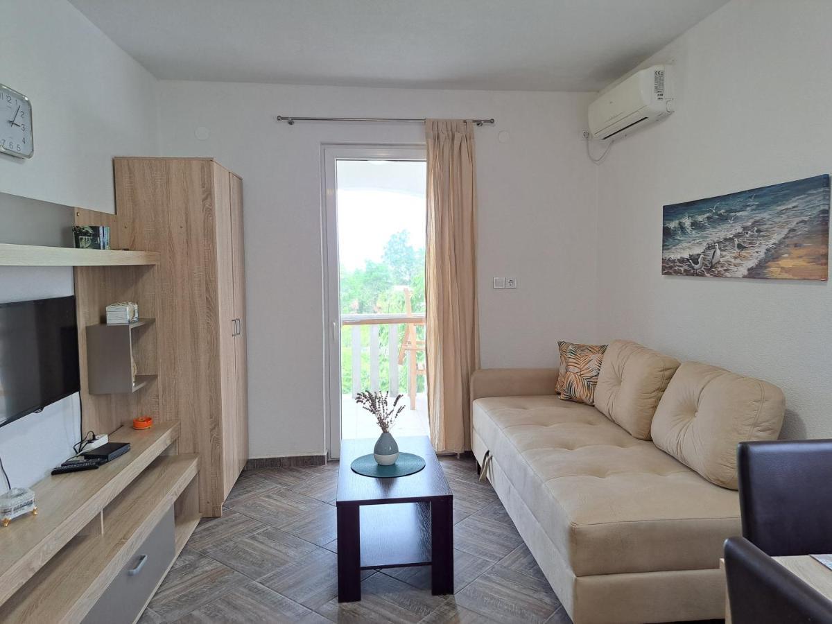 Dk Apartments Krasici Тиват Екстериор снимка