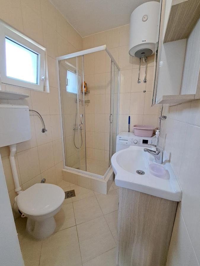 Dk Apartments Krasici Тиват Екстериор снимка